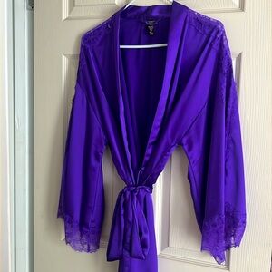 VS Satin robe